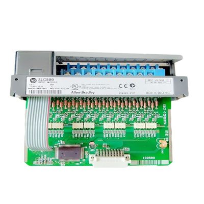 Le module de relais de sécurité PLC GUARDMASTER 440R-D22R2 est fourni à l'aide d'un module de relais de sécurité.